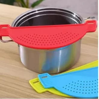 Creative plastic drain basket washing rice filter leak-proof baffle kitchen gadget pot side drainer strainer screen drainer